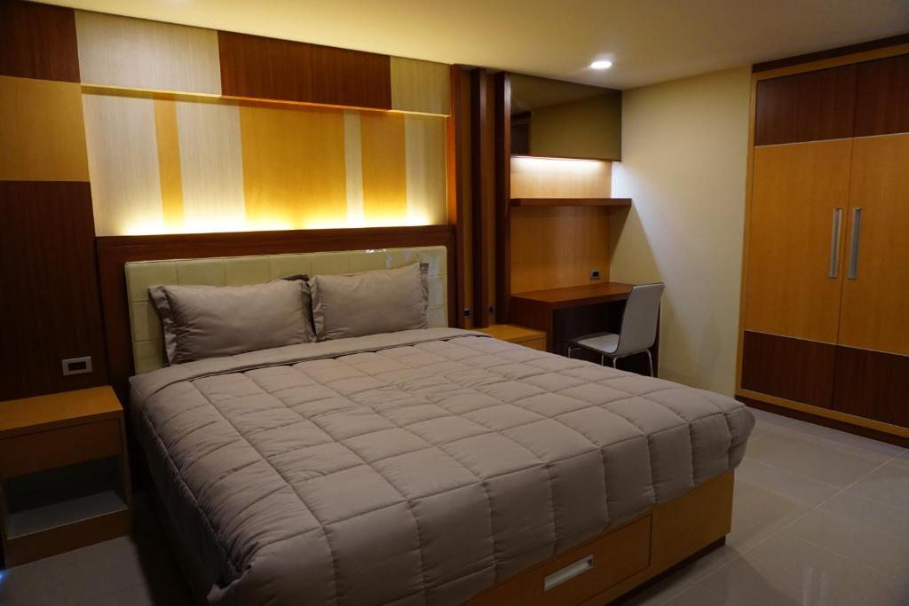 Deluxe Apartment by Central Mansion