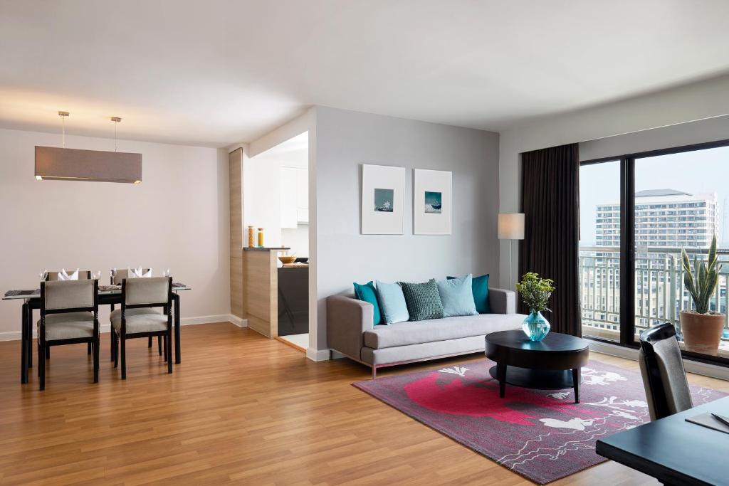 Deluxe One-Bedroom Apartment by Somerset Park Suanplu
