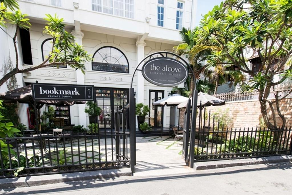 The Alcove Library Hotel