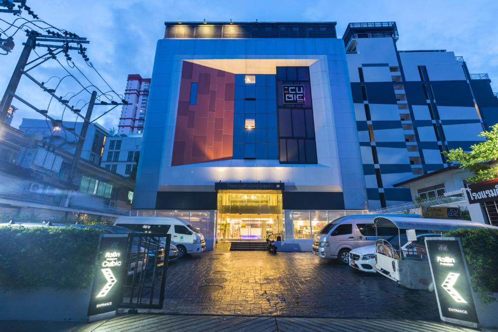 Cubic Pratunam