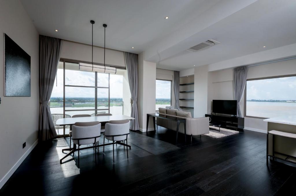 Two-Bedroom Suite by Riverfront Apartments Vientiane
