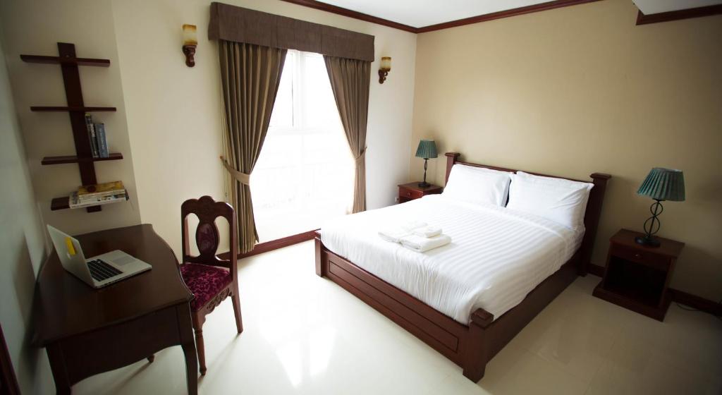 Executive Room by Capitol Residence