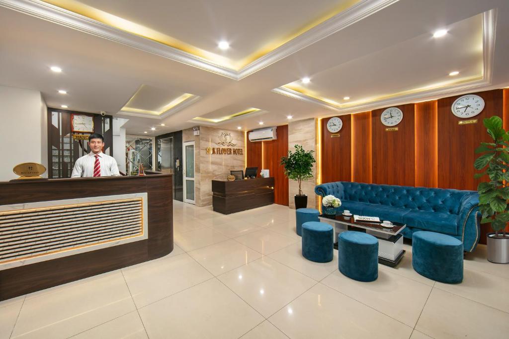 Silk Flower Hotel